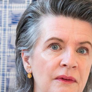 Diarama stengods av Hella Jongerius för Mutina i en kontorsentré