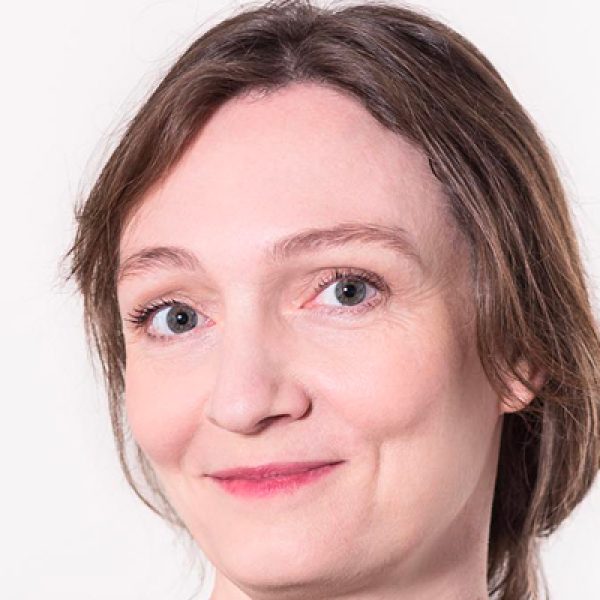 Mutina stengods ur Inga Sempés författarkrets i en kontorsentré