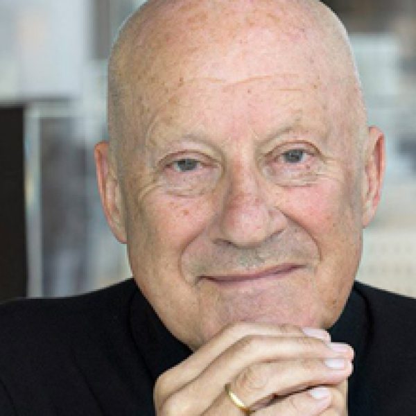 Norman Foster, arkitekt bakom Tecno bordssystemet Nomos och Cosmos