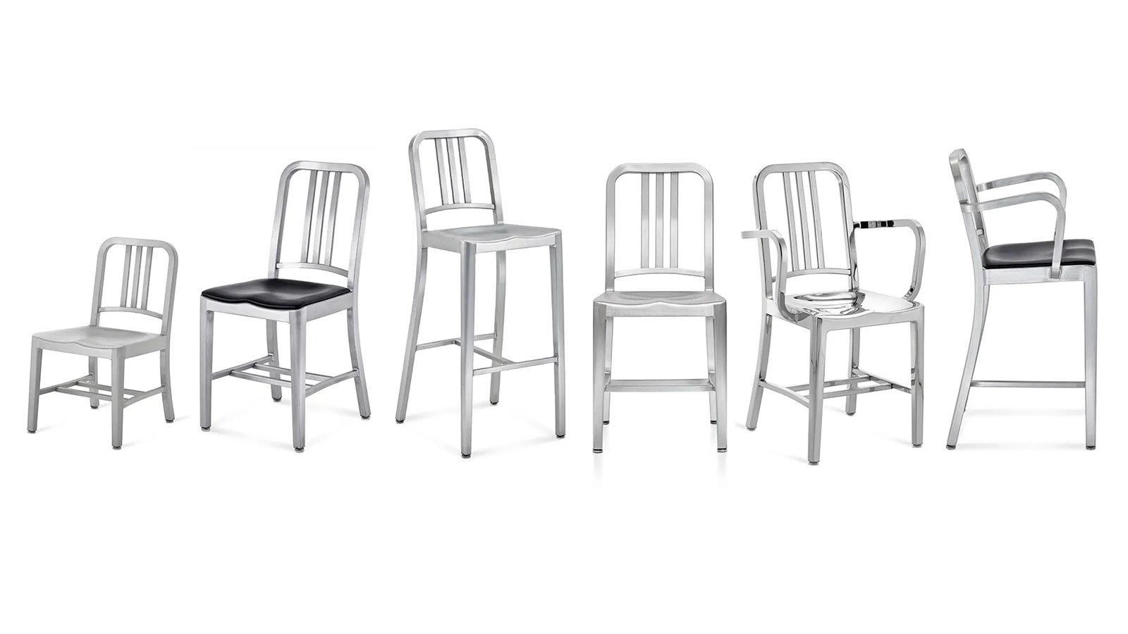 Designstolar Navy 1006 från Emeco i borstad aluminium runt ett matbord