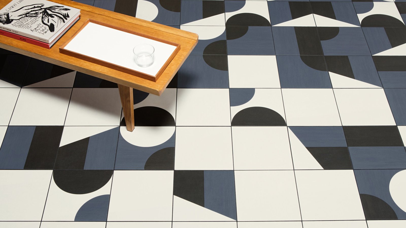 Puzzle golv i granitkeramik från Mutina