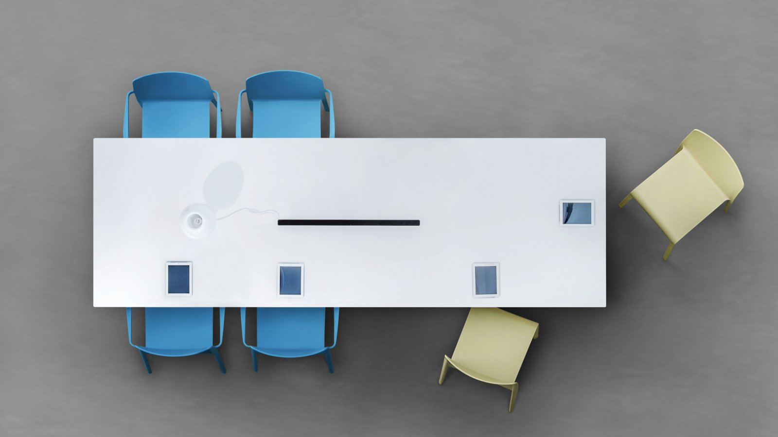 Konferensbord Arki-Table från Pedrali med skiva i marmorkomposit på formatet 240×100