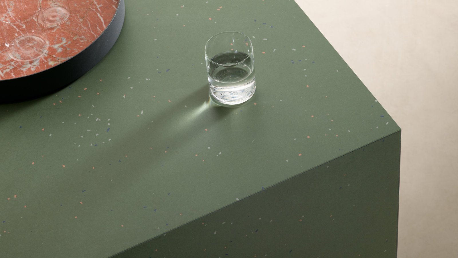 Primavera yta från Mutina med keramikflagor