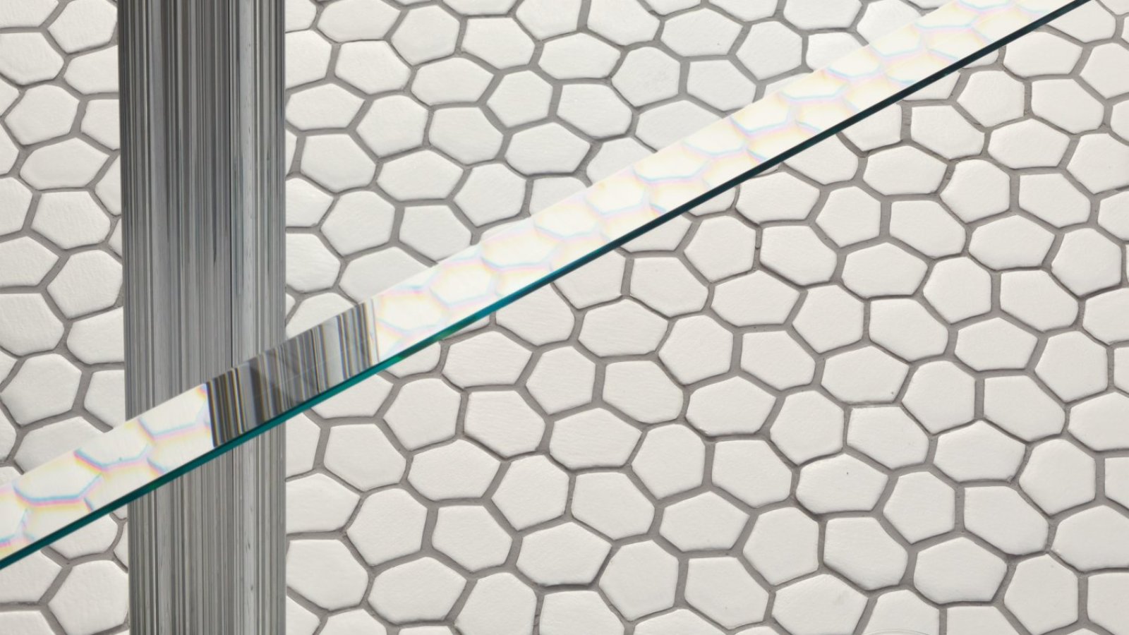 Botanica mosaikvaegg fraan Mutina med organiska White element