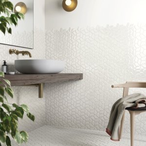 Taeckt uteplats klaedd i Botanica mosaik