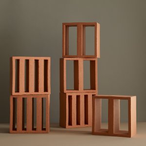 Innergård med mur av Tally Outdoor