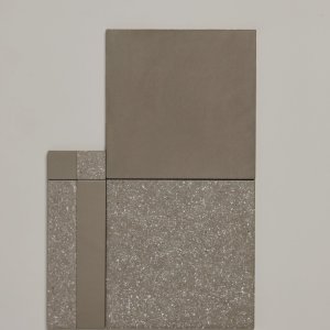 Kollektionen Time från Mutina med texturerna Rough och Smooth i samma golv
