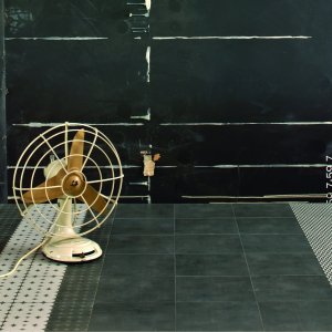 Detalj av Azulej moenstret Cubo fraan Mutina