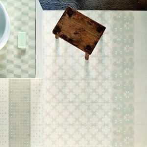 Azulej laeggning med 2 mm fog och kilar