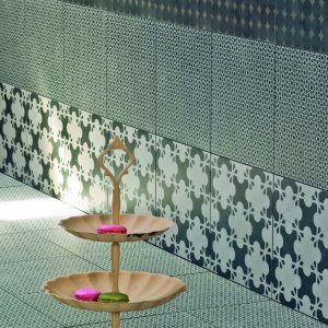 Detalj av Azulej moenstret Estrela fraan Mutina