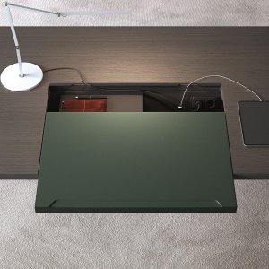 Lamellskärm under skivan på ett Arche bord