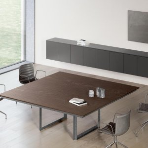 Rektangulärt Ellan-mötesbord 240 gånger 140 cm med svart stomme