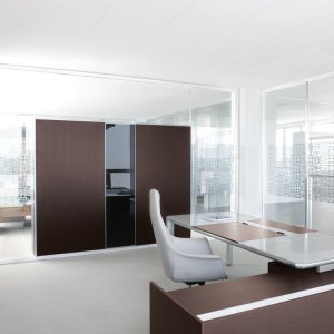 Tät dubbelpanel i www.60-väggen i träfinish