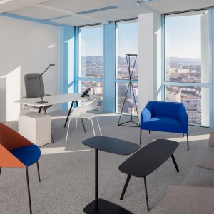 Saari ottoman från Arper som extra sittplats