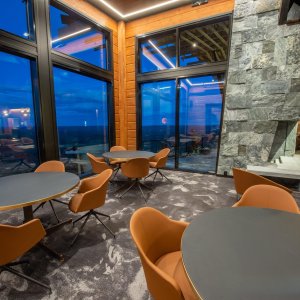 Colina vid receptionsdisken