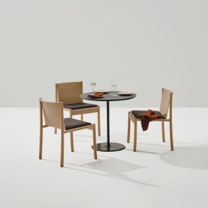 Kata Chair med klätt skal och sömmar