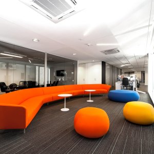 Tresits Loop soffa i en hotellounge