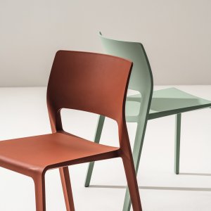 Designstolen Juno 02 i rostkulör