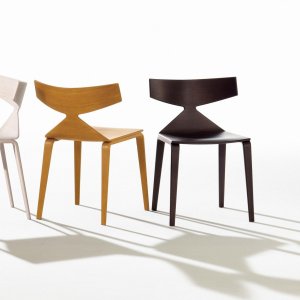 Designstolen Saya från Arper med eksits i en matsal