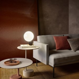 Linjär Steeve komposition i en hotellobby