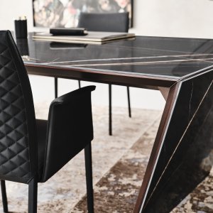 Ben i titanium på designskrivbordet Nasdaq