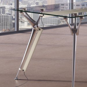 Genesis från Codutti med skiva i 12 mm härdat klart glas