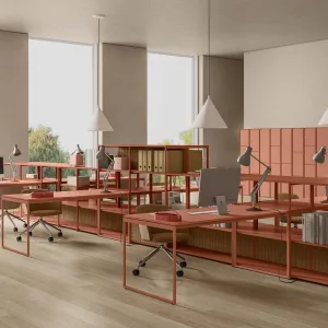 Line System hyllor från Dieffebi i ett coworkingkontor