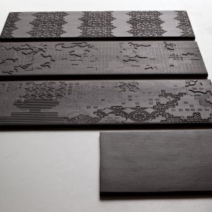 Bas-Relief Nero med djupt chiaroscuro