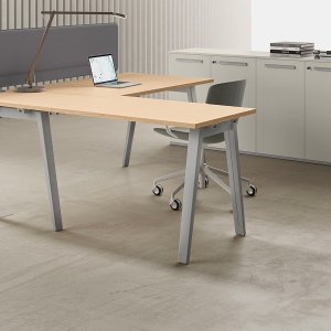 Mötesbord E-Place 300 x 120 på två pelare med kvadratisk fot