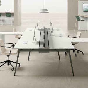 Trapetsformad frontskiva under ett E-Place skrivbord