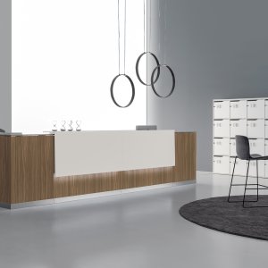 Receptionsdisk Qubo från DVO Office i natur ek med vit toppskiva