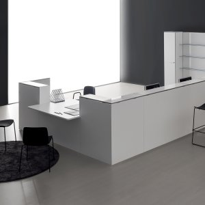 Sockel i anodiserad aluminium under en Qubo-receptionsdisk