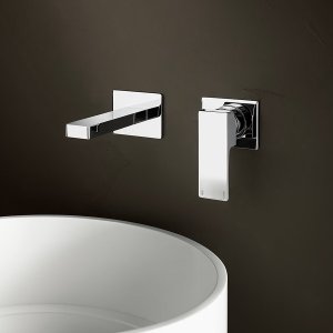 Ledningens badrum inrett med designblandare ur serien Mint