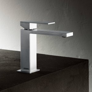 Ettgreppsblandare Mint F004 från Fantini i krom på tvättstället