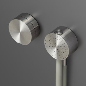 Silkesgrå silikonslang på Giotto Plus-duschgrupp från Cea Design