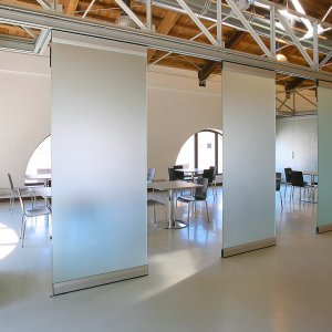 Vev insatt på baksidan av en PMI-panel