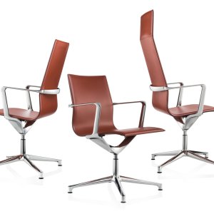 Den spända läderbanan på Kuna Chair