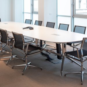 Auto-return vridmekanism på ICF Office mötesstol