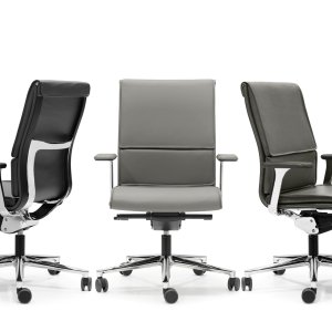 Detalj av det tvåfärgade elastiska nätet på Una Chair