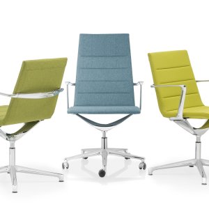 Slutna aluminiumarmstöd på Valea Chair