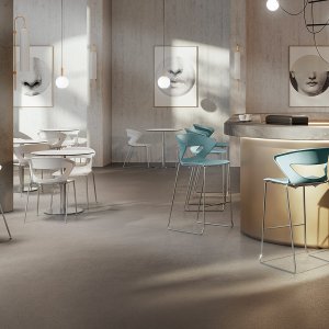 Chefsplats med Kicca från Kastel på femgrenigt fotkryss med hjul