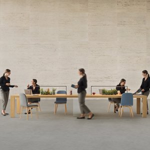 Detalj av det panelklädda benet på Kyo
