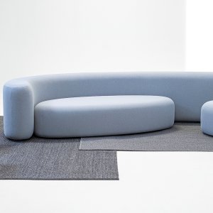 Soffan Lisse från LaCividina sedd rakt framifrån i bielastiskt tyg