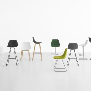 Designbarstolen Miunn från Lapalma med böjt träskal