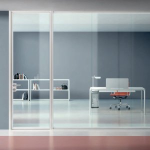 Simple Bold vägg med glas och träpaneler