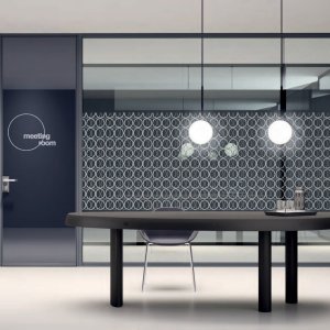 Giano stolpar med 900 mm avstånd på en Simple Bold vägg