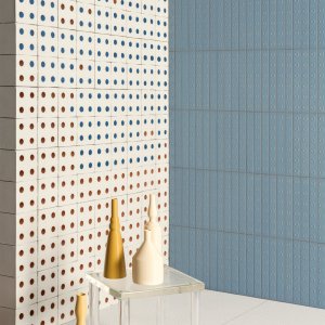 Skänk byggd av Bloc Blue block med träskiva