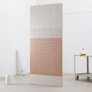 Moenster Mesh Black fraan Tape Mutina paa svart bas