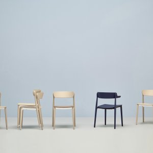 Designstolen Nemea från Pedrali i ask