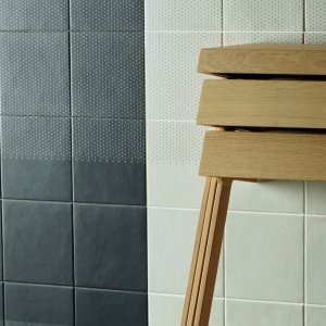 Moenster Zigzag Blue ur Tape-kollektionen i glaserad granitkeramik